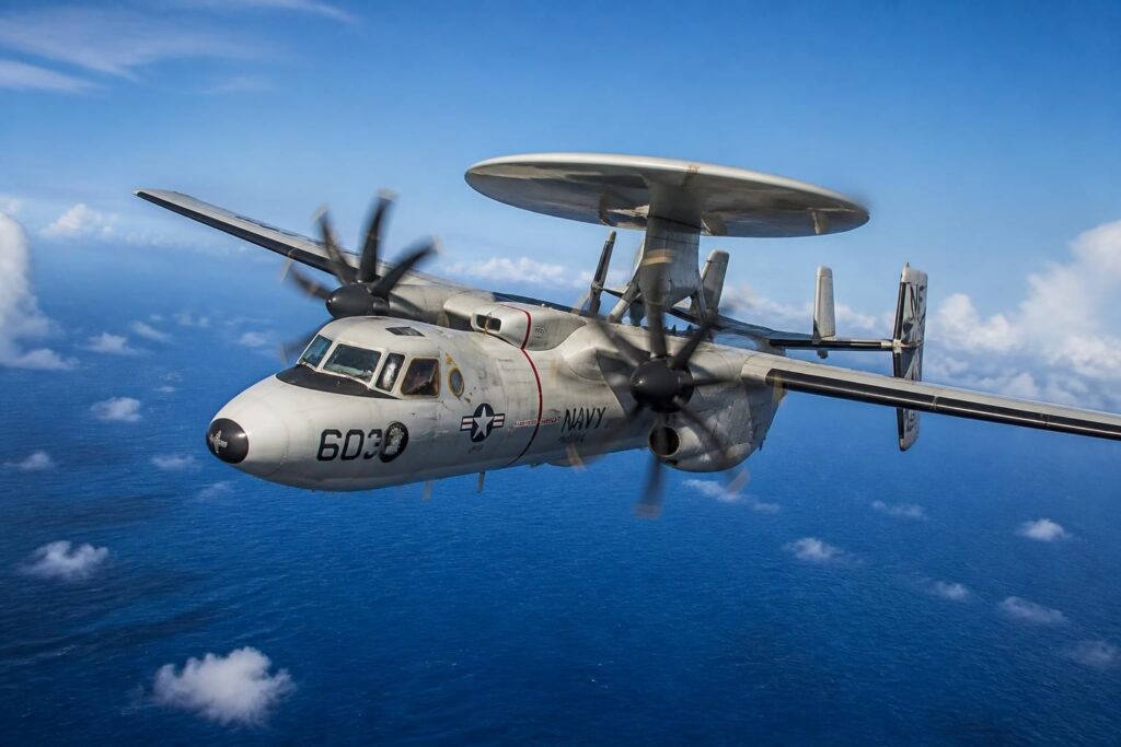 Hawkeye E2C : caractéristiques et missions de l’avion de surveillance