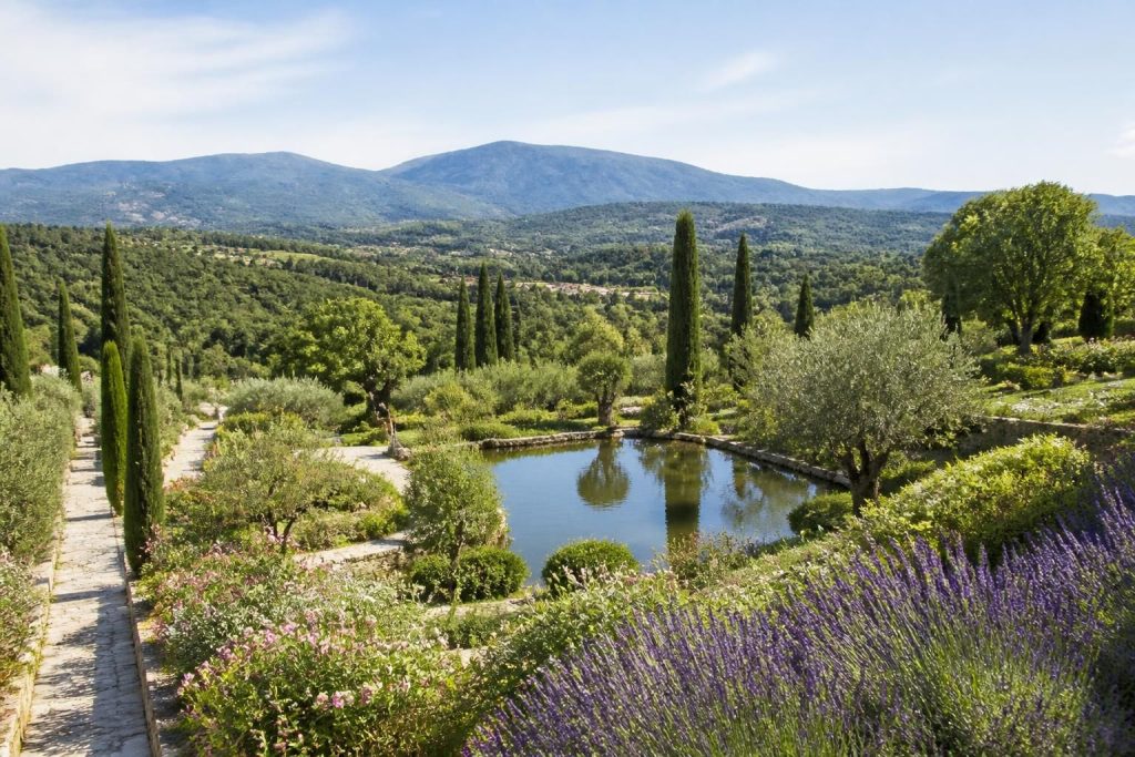 explorez les paysages d'occitanie en découvrant les parcs et jardins incontournables de la région, entre nature préservée et beauté florale.